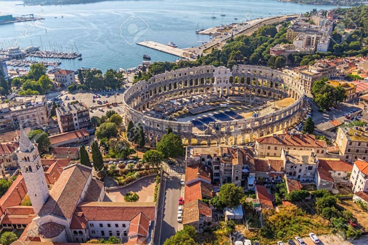 Domus Maximus Pula Exterior photo